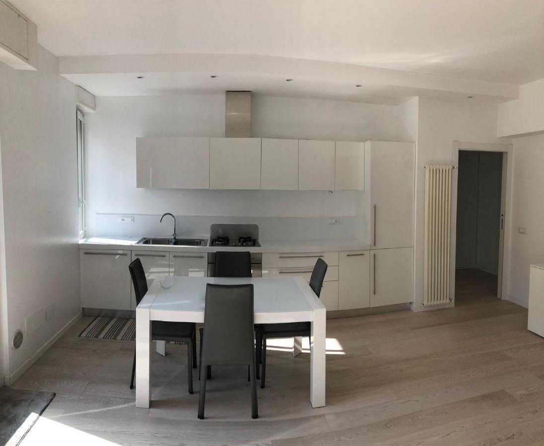Bright & Spacious Apartment Near Navigli - Ponti Milán Exterior foto